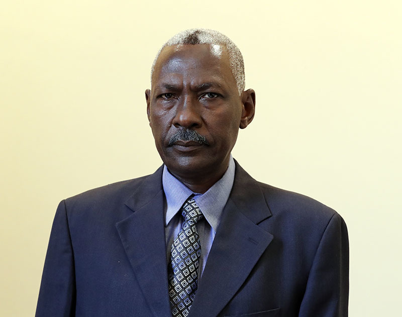 وزير الدفاع السوداني ياسين إبراهيم ياسين