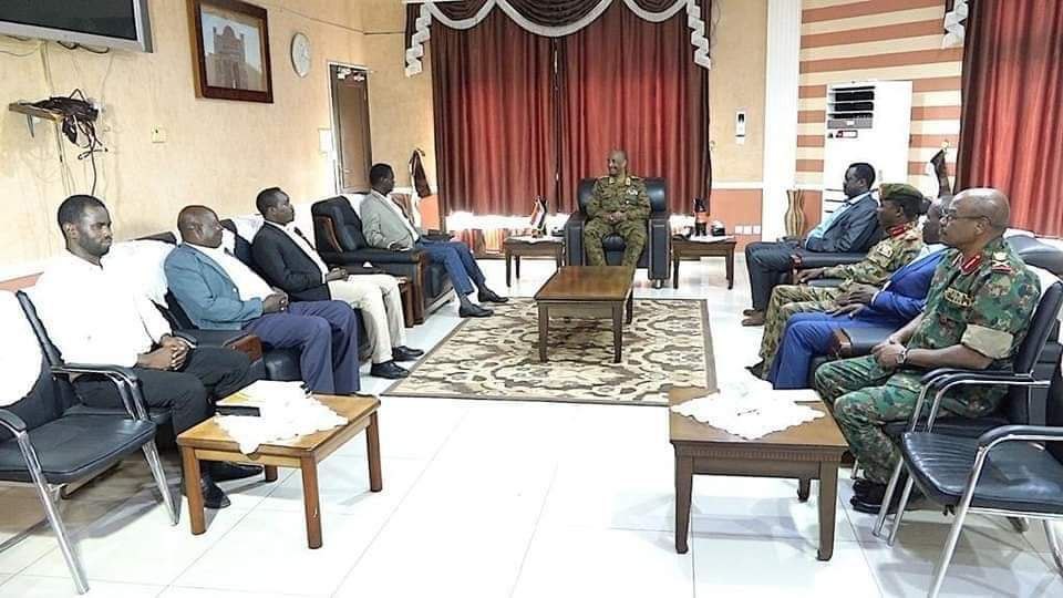 لقاء البرهان ومناوي وعدد من المسؤولين في بورتسودان