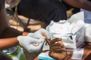 فحص ملاريا في السودان