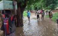 انتقل المواطنون إلى المدارس التابعة للوحدة الإدارية بسبب السيول