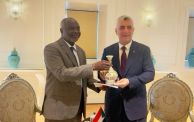 وزير المالية السوداني مع نظيره التركي