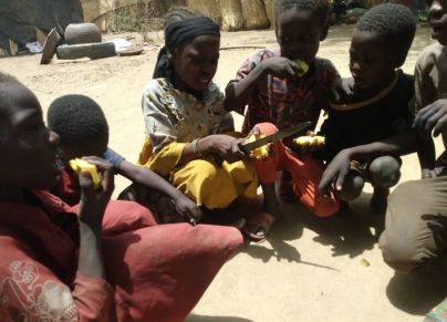 أطفال مخيم مكجر