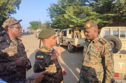 ضباط سودانيين مع ضباط إثيوبيين
