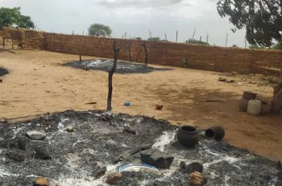 مسكن محروق في مستري، ولاية غرب دارفور، السودان، إثر هجوم 28 مايو/أيار (HRW)