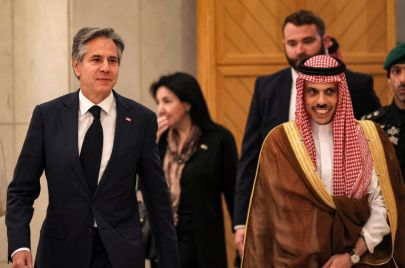 وزير الخارجية الأمريكي أنتوني بلنكن مع نظيره السعودي