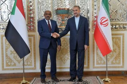 وزير الخارجية السوداني ونظيره الإيراني في طهران
