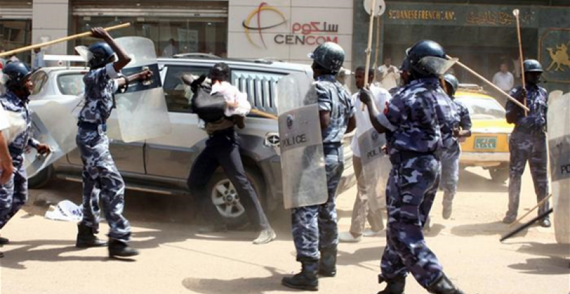 الشرطة السودانية تقمع المتظاهرين