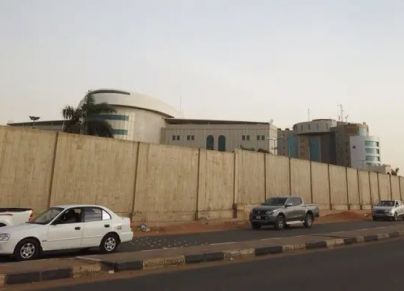 جدار القيادة العامة للجيش في الخرطوم